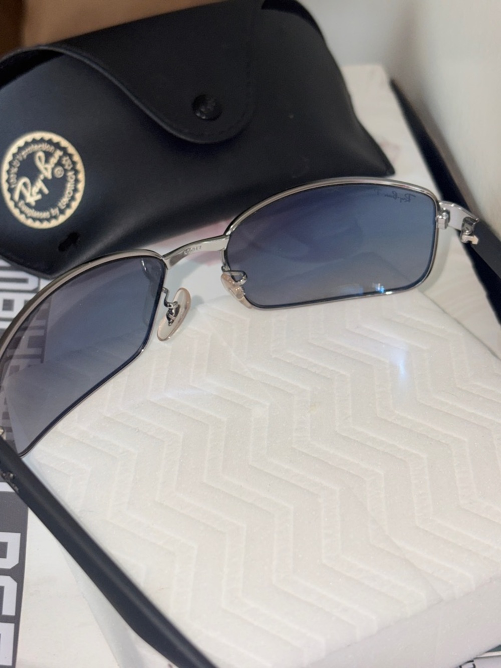 Ray-Ban Black Frame Sunglasses with Silver Temples - Picture 4 of 6
